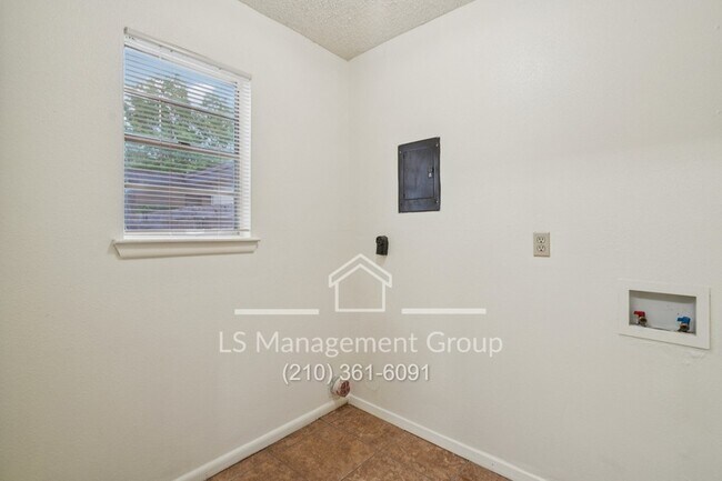 Building Photo - 6604 Cherryleaf St