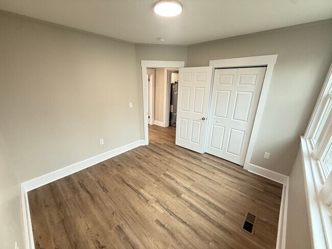 Building Photo - 823 N Main Ave