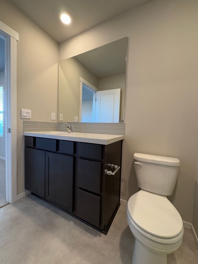 Building Photo - Spacious 4-Bedroom Home in a Great Neighborhood