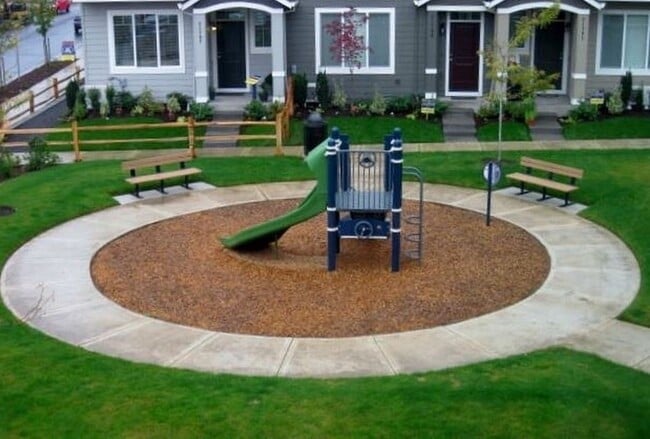 Building Photo - Spacious 3-Bedroom, 2.5-Bath Townhome in S...