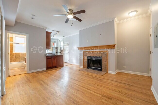 Building Photo - 869 W Cornelia Ave