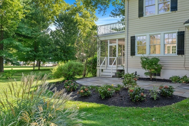 Building Photo - 55 Loughlin Ave