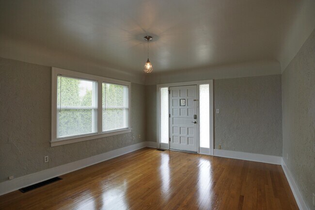 Building Photo - 329 Renton Ave S