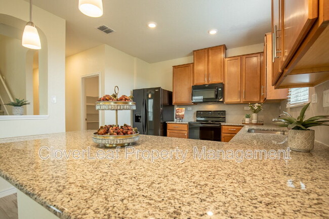Building Photo - 571 Pebble Bend