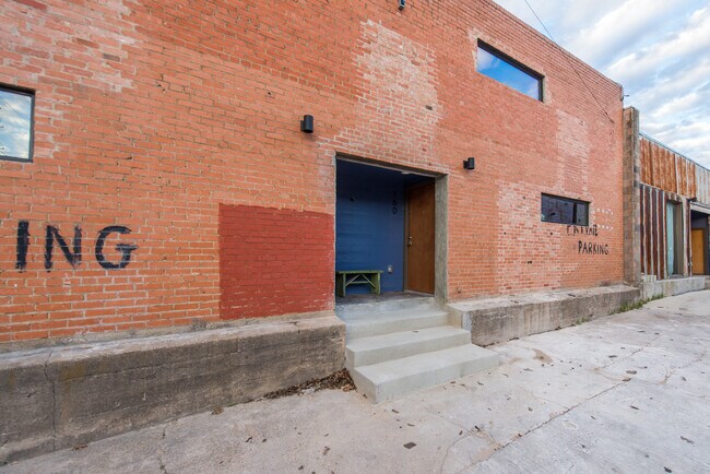 Building Photo - 3102 Commerce St