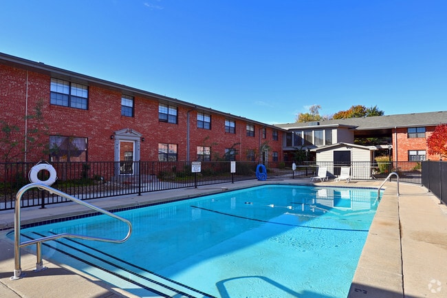 Building Photo - La Villa