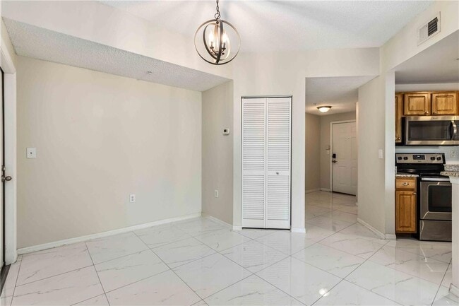 Building Photo - 5655 Bentgrass Dr