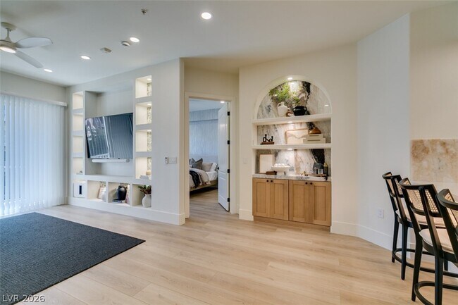 Building Photo - 32 E Serene Ave