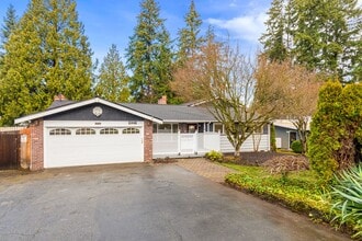 Building Photo - South Rose Hill 4 Bedroom with Entertainment Deck