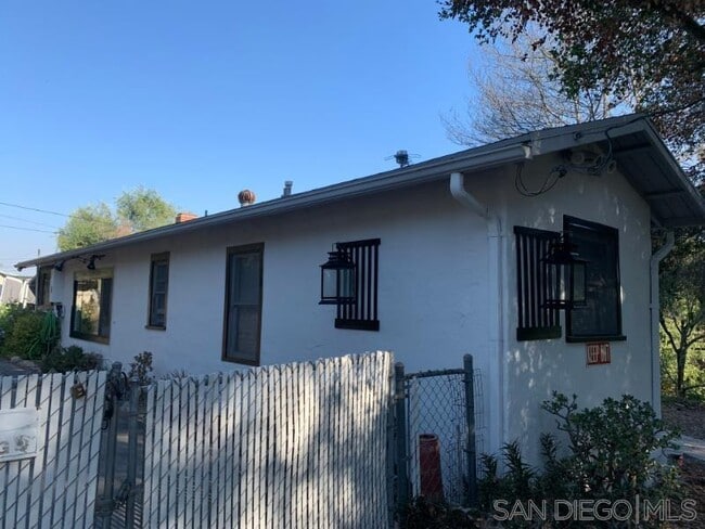 Building Photo - 1401 Monte Vista Dr