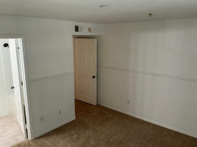 Building Photo - Spacious 2-Bedroom Loft Condo in Gated Azu...