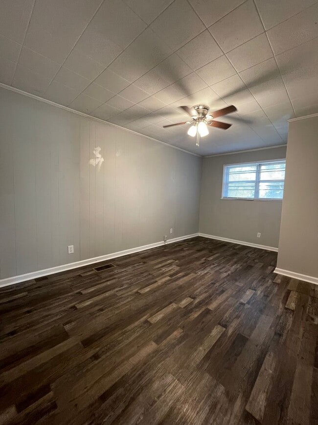 Building Photo - 4-BEDROOM + BONUS ROOM - Beautiful, Shady Residential Area