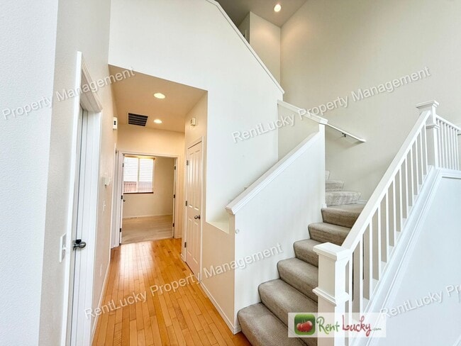 Building Photo - Beautiful 4 Bedroom Home in Lakeland Hills! High Ceilings, Natural Light, and Generous Layout!