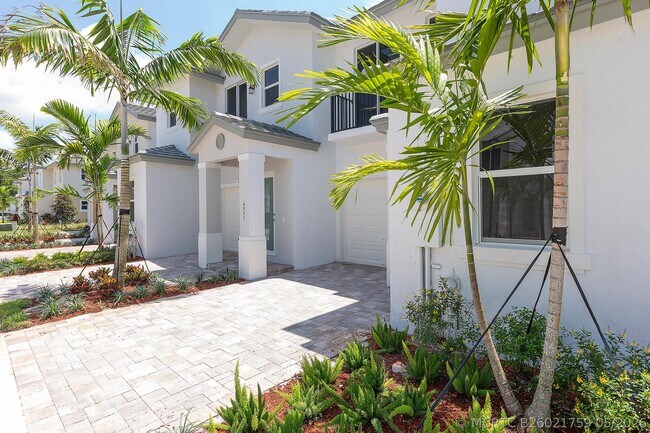 Building Photo - 6979 Pines Cir