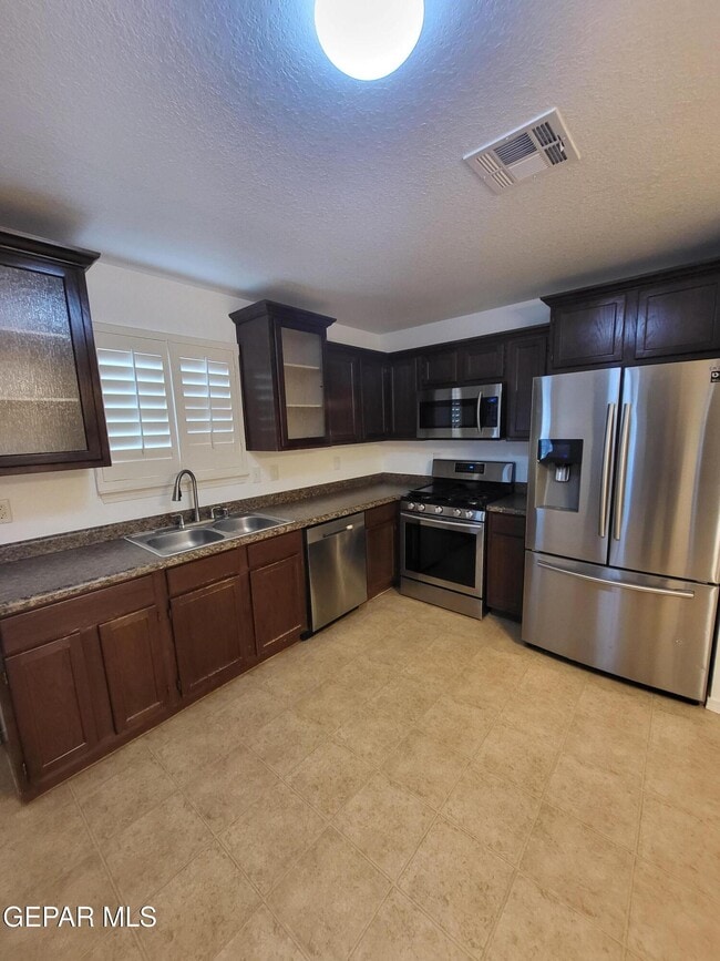 Building Photo - 1733 Shreya St