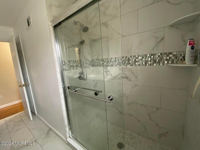 Building Photo - 2 Karen Ct