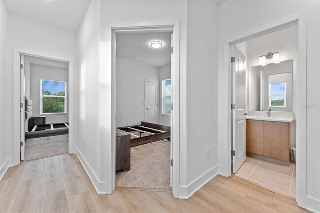 Building Photo - 1922 W Fig St