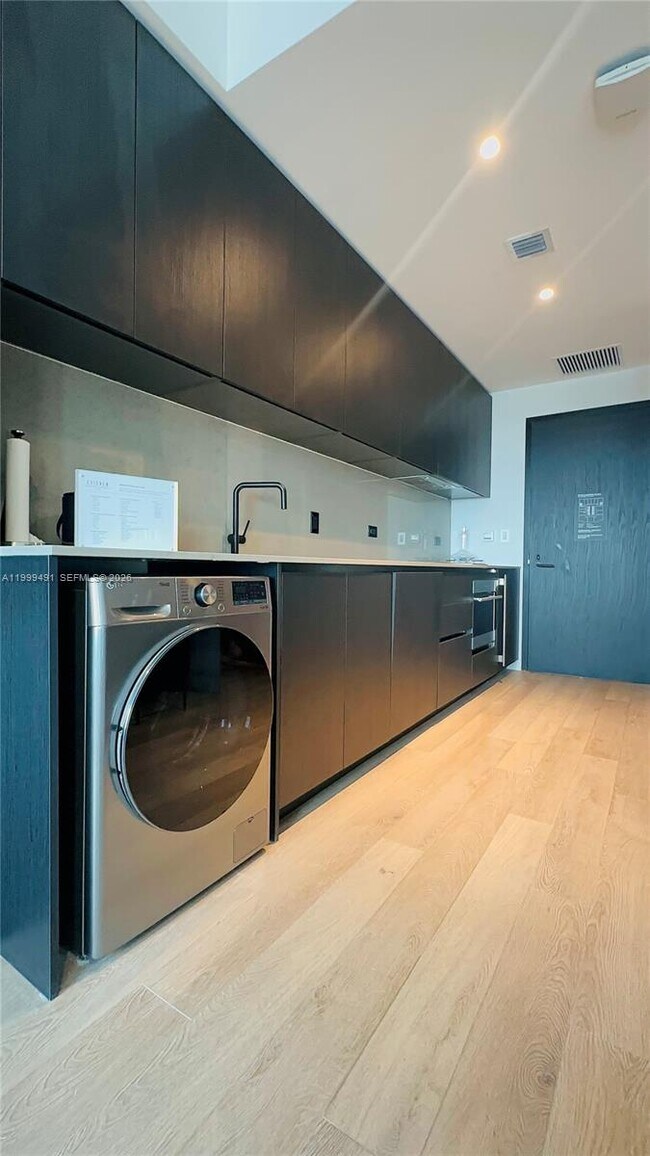 Building Photo - 20 NE 11th St