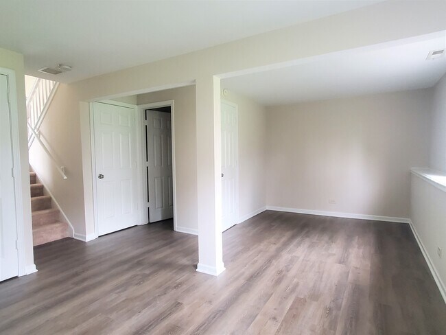 Building Photo - 811 Cambridge Pl