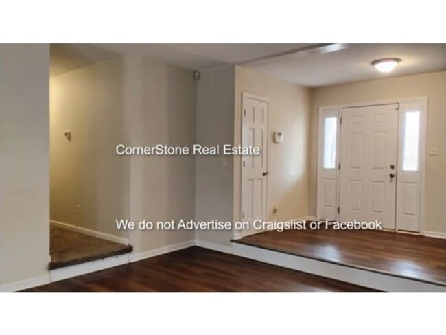 Building Photo - 6301 Lakehaven Dr