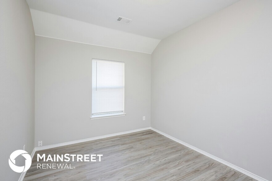 Building Photo - 2100 Hayes St