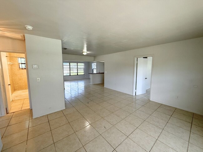 Building Photo - 15300 NW 32nd Pl
