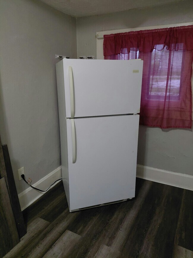 Building Photo - 316 N 10th St