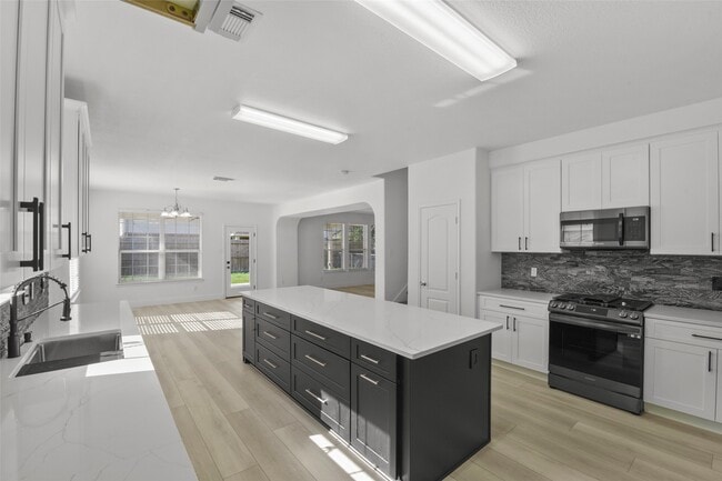 Building Photo - 16727 Summer Cypress Ct