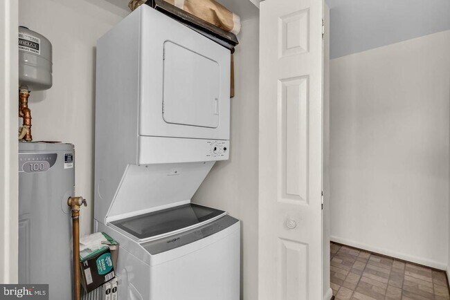 Building Photo - 3040 Pineview Ct NE