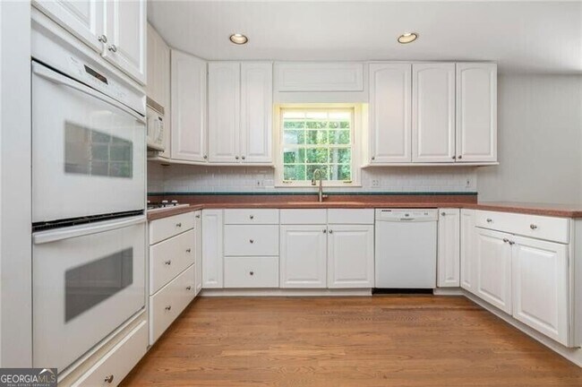 Building Photo - 5599 Bend Creek Rd