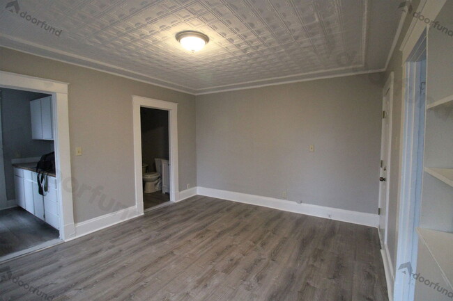 Building Photo - 10 Arch St