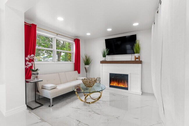 Building Photo - 201 NE 28th Ct