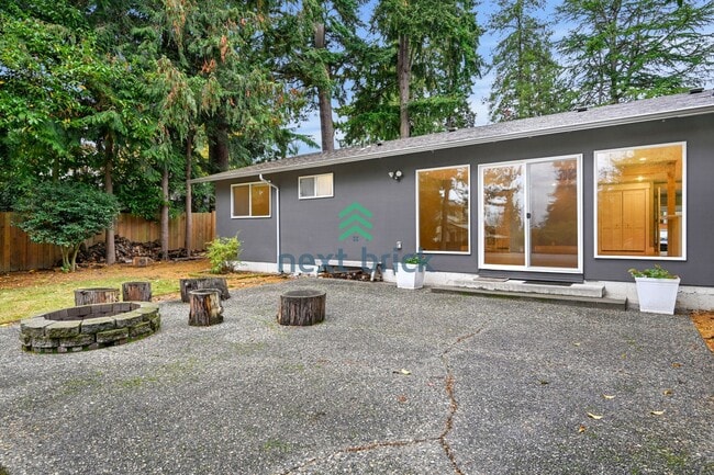 Building Photo - 3 BED & 2 BATH SINGLE FAMILY HOUSE WITH A ...