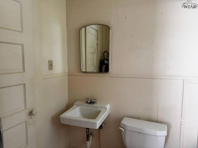 Building Photo - 2003 Wilson Ave