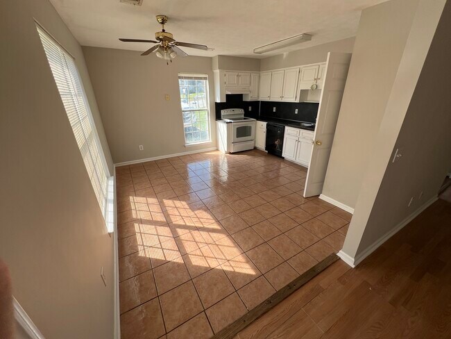Kitchen and Dining Area. - 32 Lexington Cir
