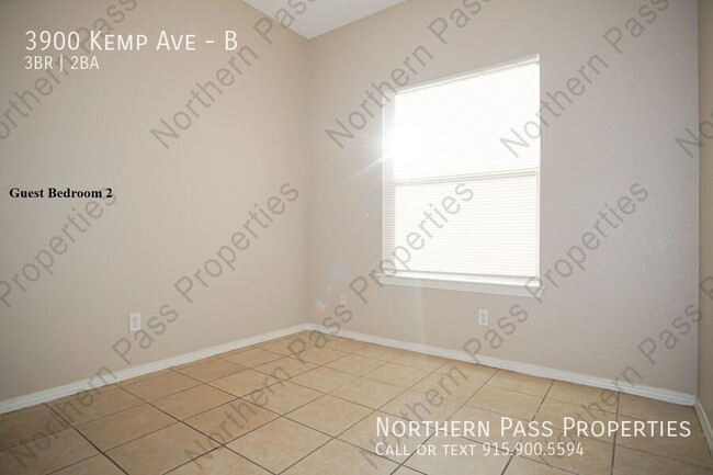 Building Photo - Nice 3 Bedroom Apartment with Refrigerated...