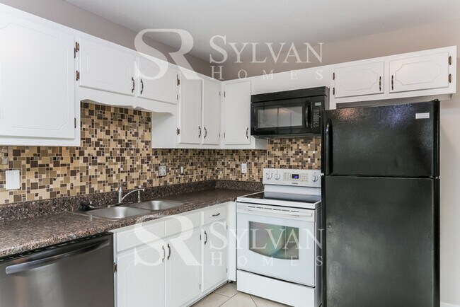 Building Photo - Enjoy living the good life in this 3 bedroom, 2 bathroom home