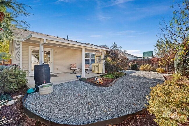 Building Photo - Suburban Dream: Exquisite 3BR Retreat with Modern Comforts and a Pet-Friendly Yard in Meridian