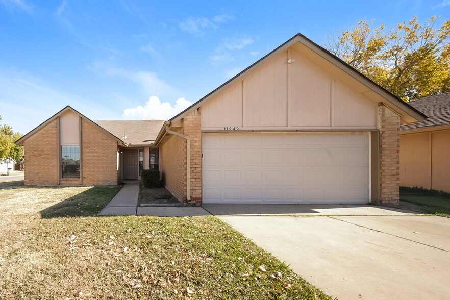 Primary Photo - 11040 N Eagle Ln