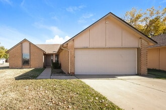 Building Photo - 11040 N Eagle Ln