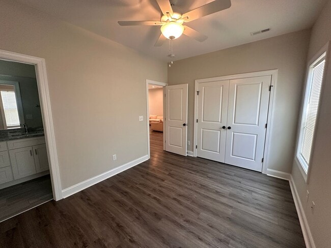 Building Photo - 2 Bedroom 2 Bathroom Home