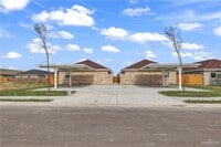 Building Photo - 1008 W Mahala Ave