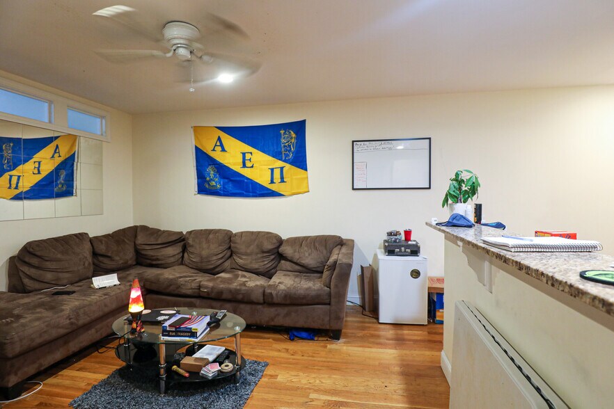 Building Photo - 315 Saint Paul St