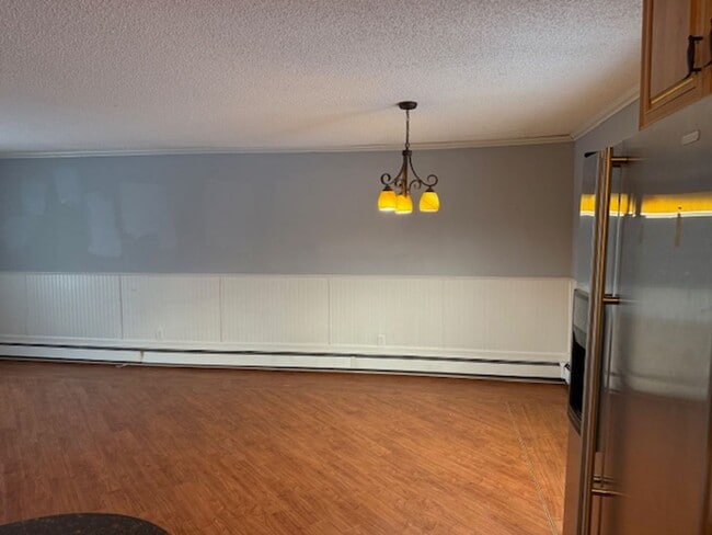 Building Photo - 3 Bedroom, 1.5 Bath in Eagle River.