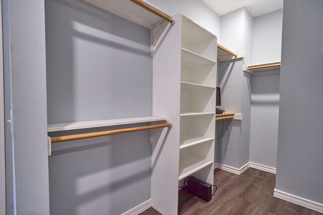 Building Photo - Mission Ridge beauty-4 bedroom 3 1/2 bath-...