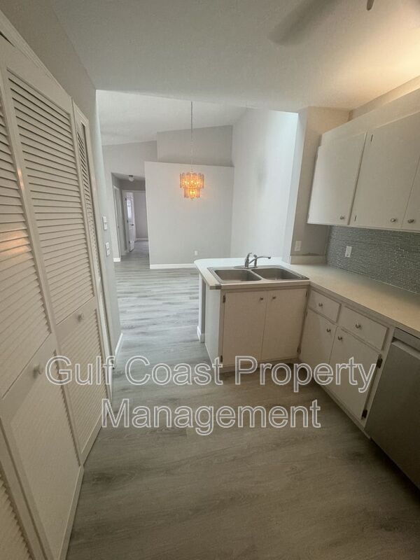 Building Photo - 3300 Loveland Blvd