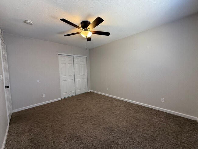 Building Photo - Must see! 2-bedroom, 2-bathroom single-sto...