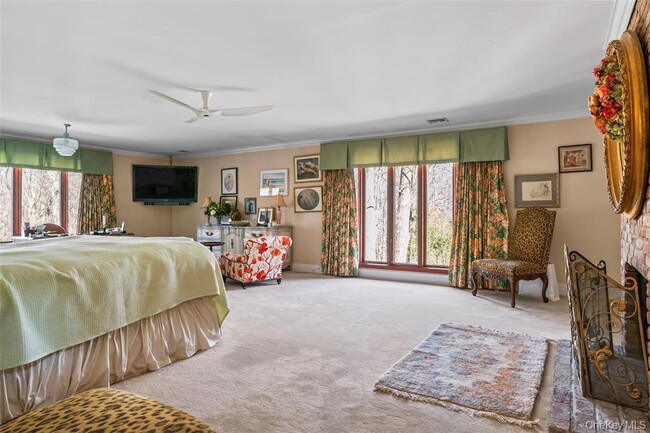 Building Photo - 4 Elfland Ct