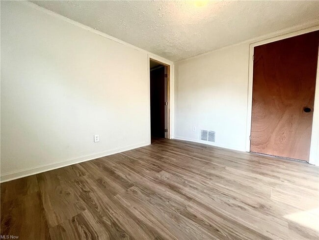 Building Photo - 314 Oak Ave