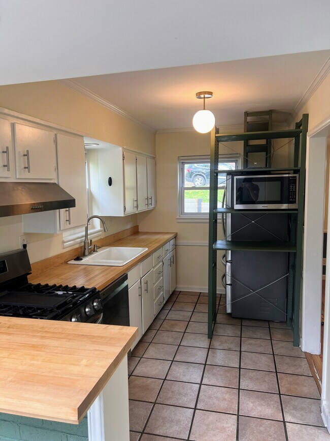 Building Photo - 5602 Hawthorne St